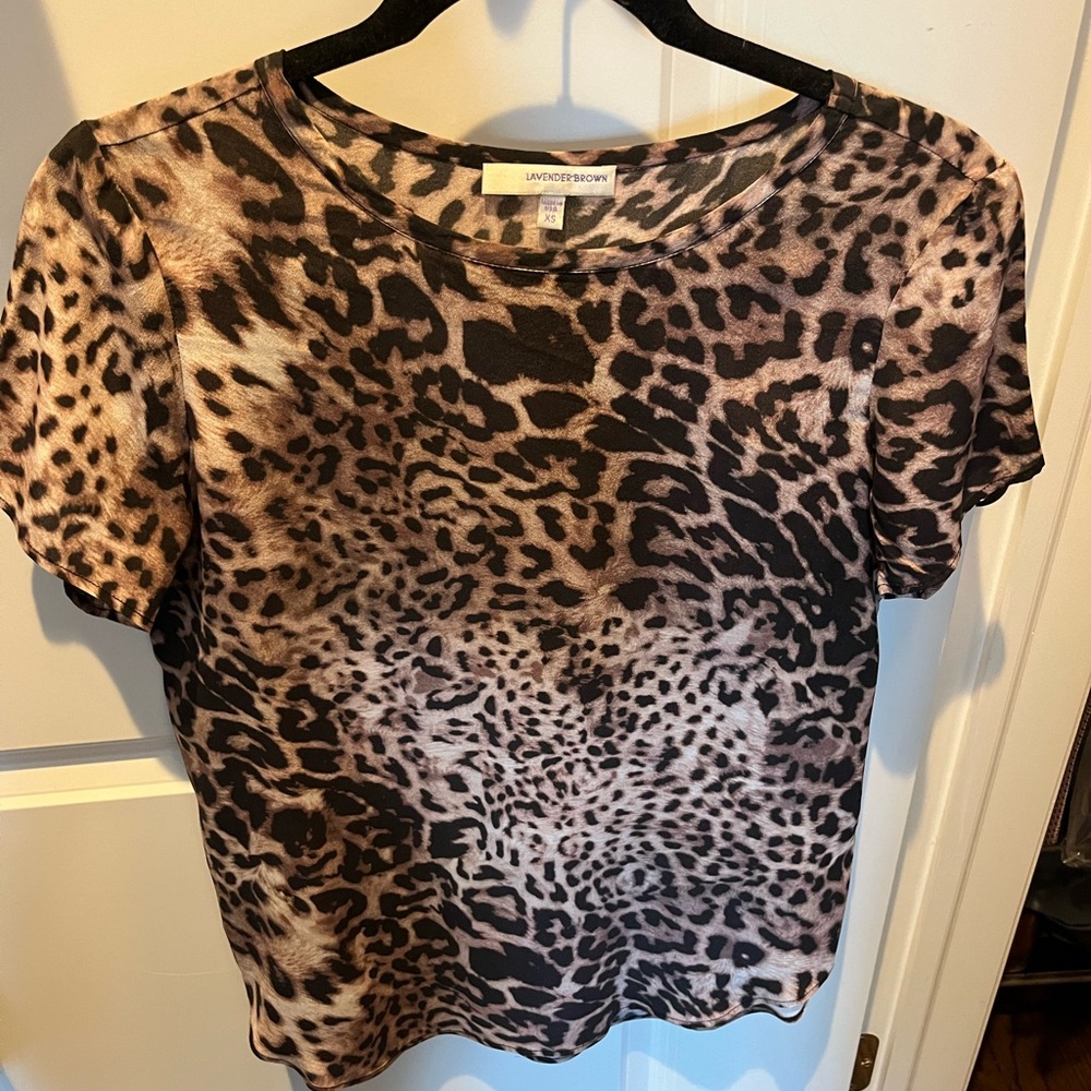 Lavender Brown Silk Short Sleeve Leopard Print Crewneck Top, XS